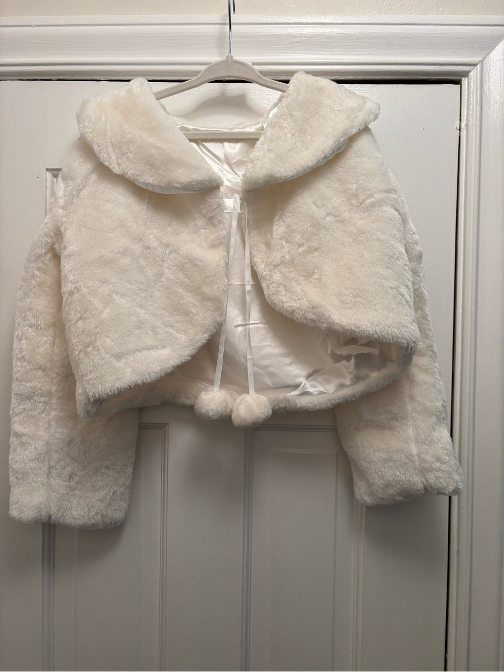 Girls' Ivory Faux Fur Cape Jacket with Pom Tie
Size Large 4T/5T